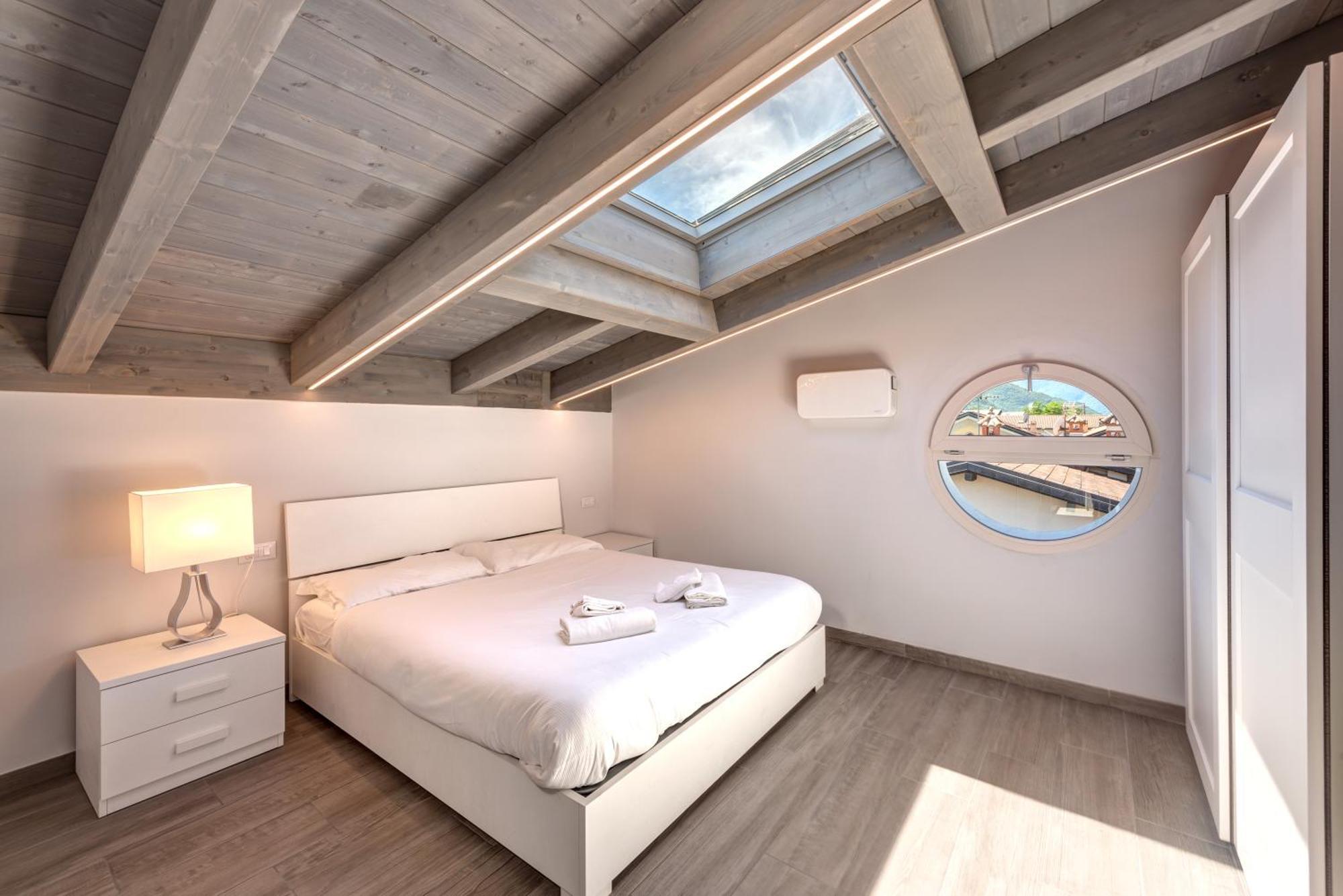 Villa Family With Pool And Amazing Panoramic Penthouse Colico Buitenkant foto