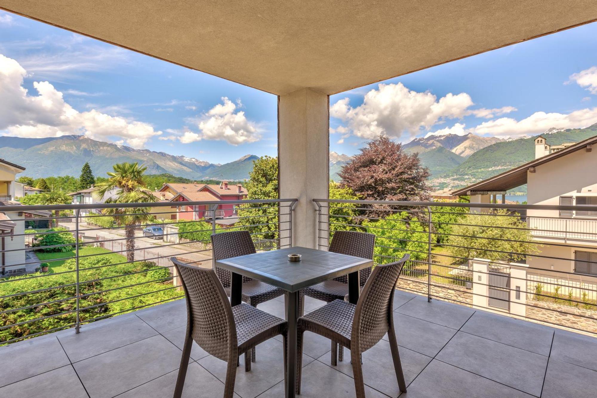 Villa Family With Pool And Amazing Panoramic Penthouse Colico Buitenkant foto