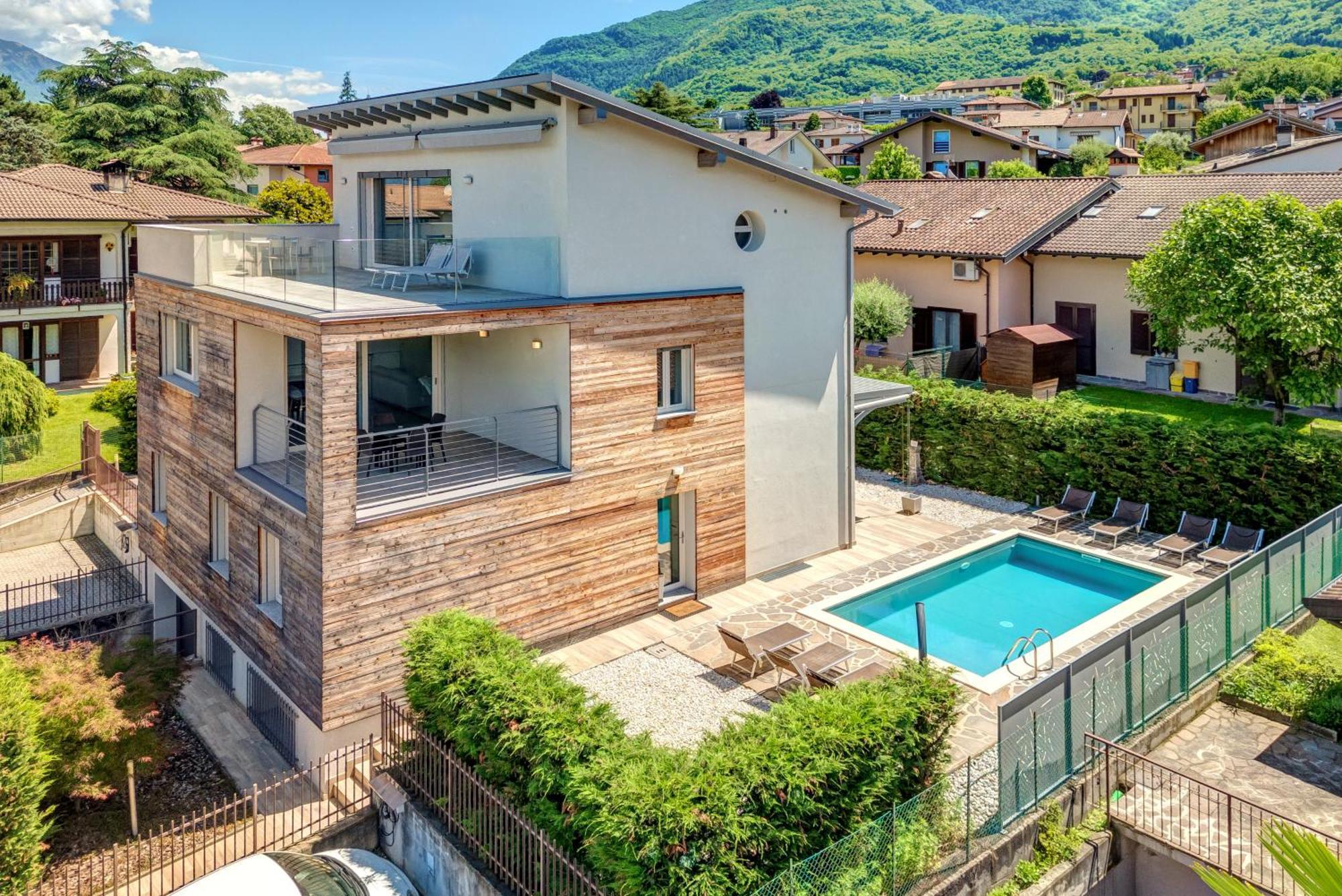 Villa Family With Pool And Amazing Panoramic Penthouse Colico Buitenkant foto