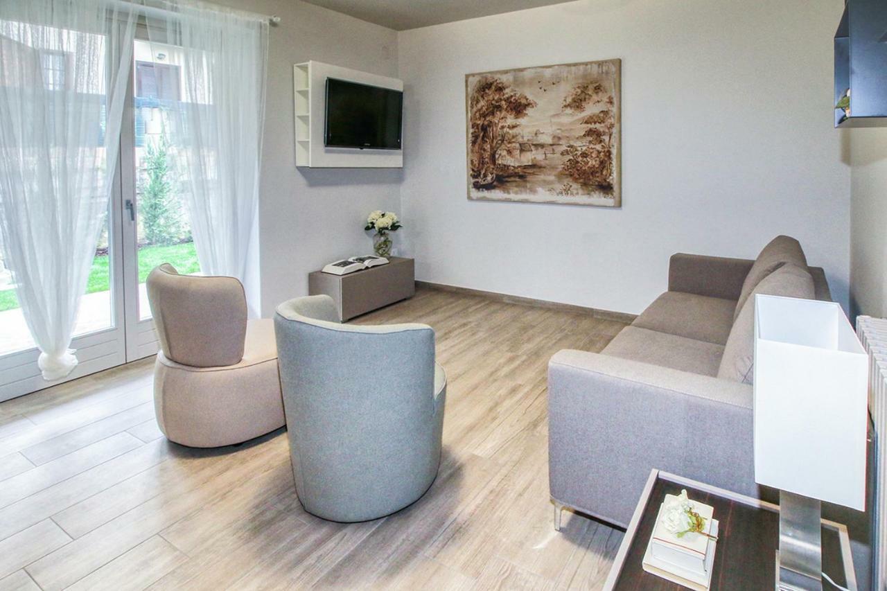 Villa Family With Pool And Amazing Panoramic Penthouse Colico Buitenkant foto